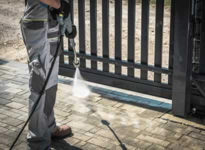 fence and patio cleaning 